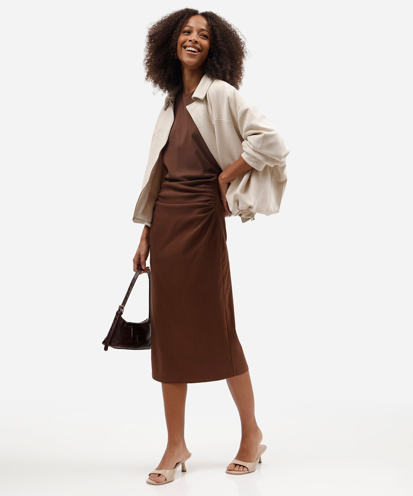 vestido midi feminino com viscose frente única franzido marrom