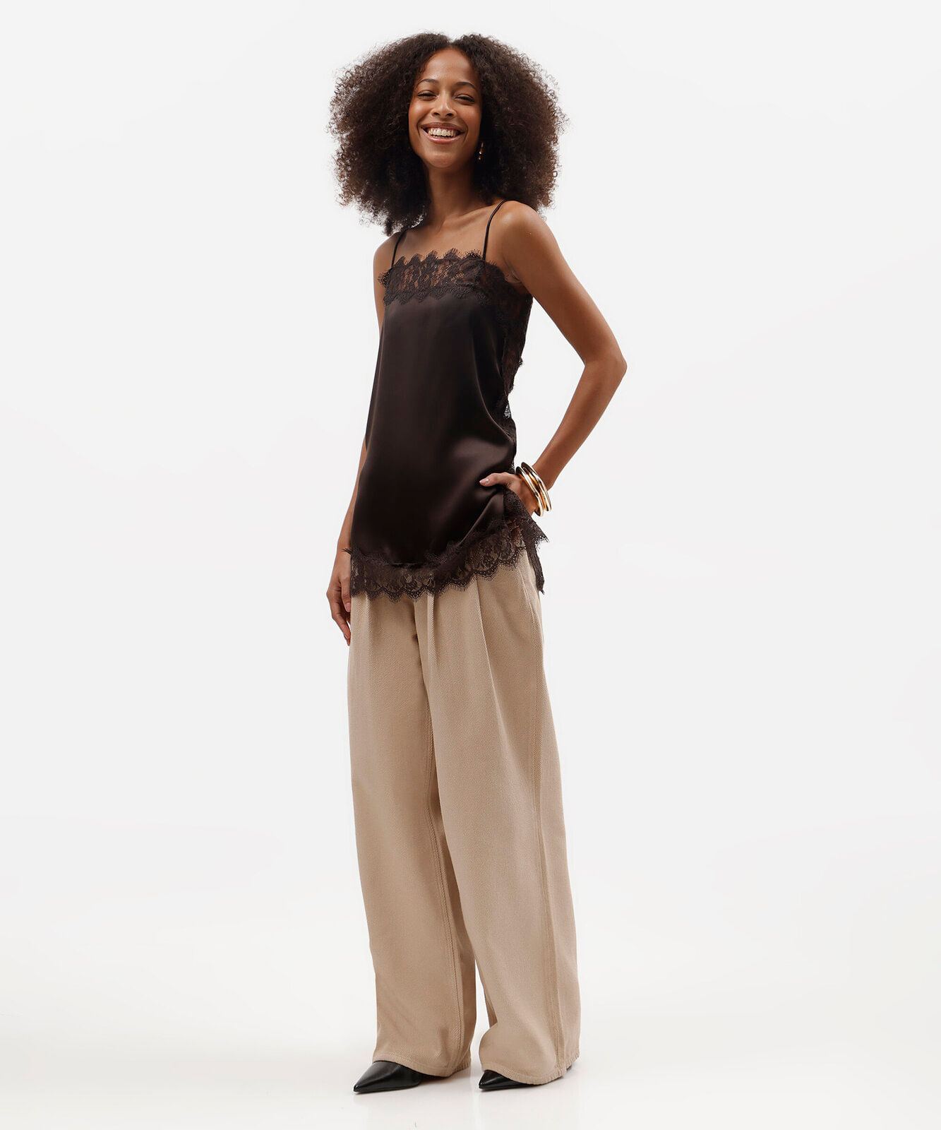 calça wide leg feminina de sarja com pregas cintura média bege