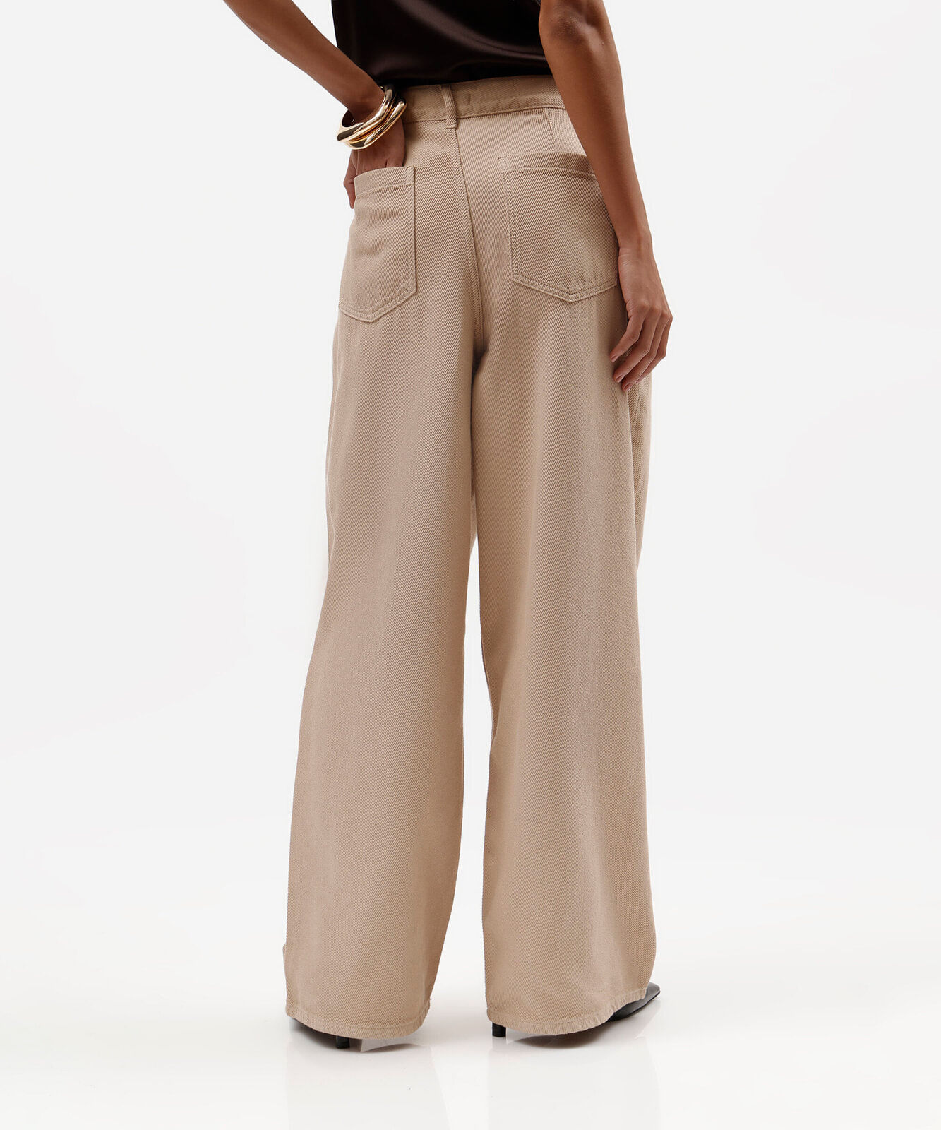 calça wide leg feminina de sarja com pregas cintura média bege