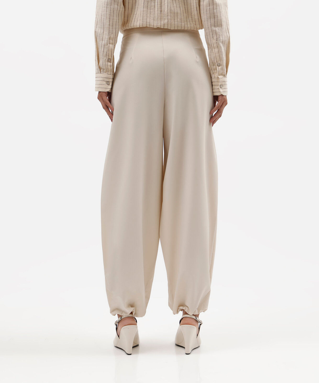 calça aladim feminina com pregas cintura alta off white