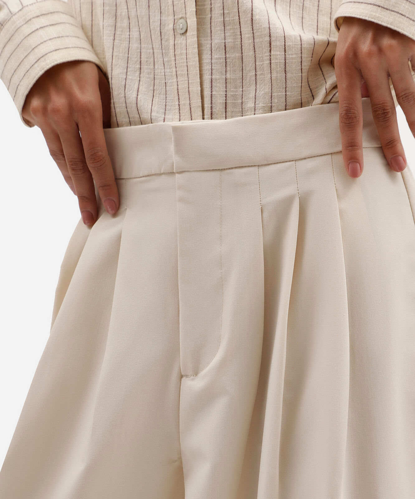 calça aladim feminina com pregas cintura alta off white