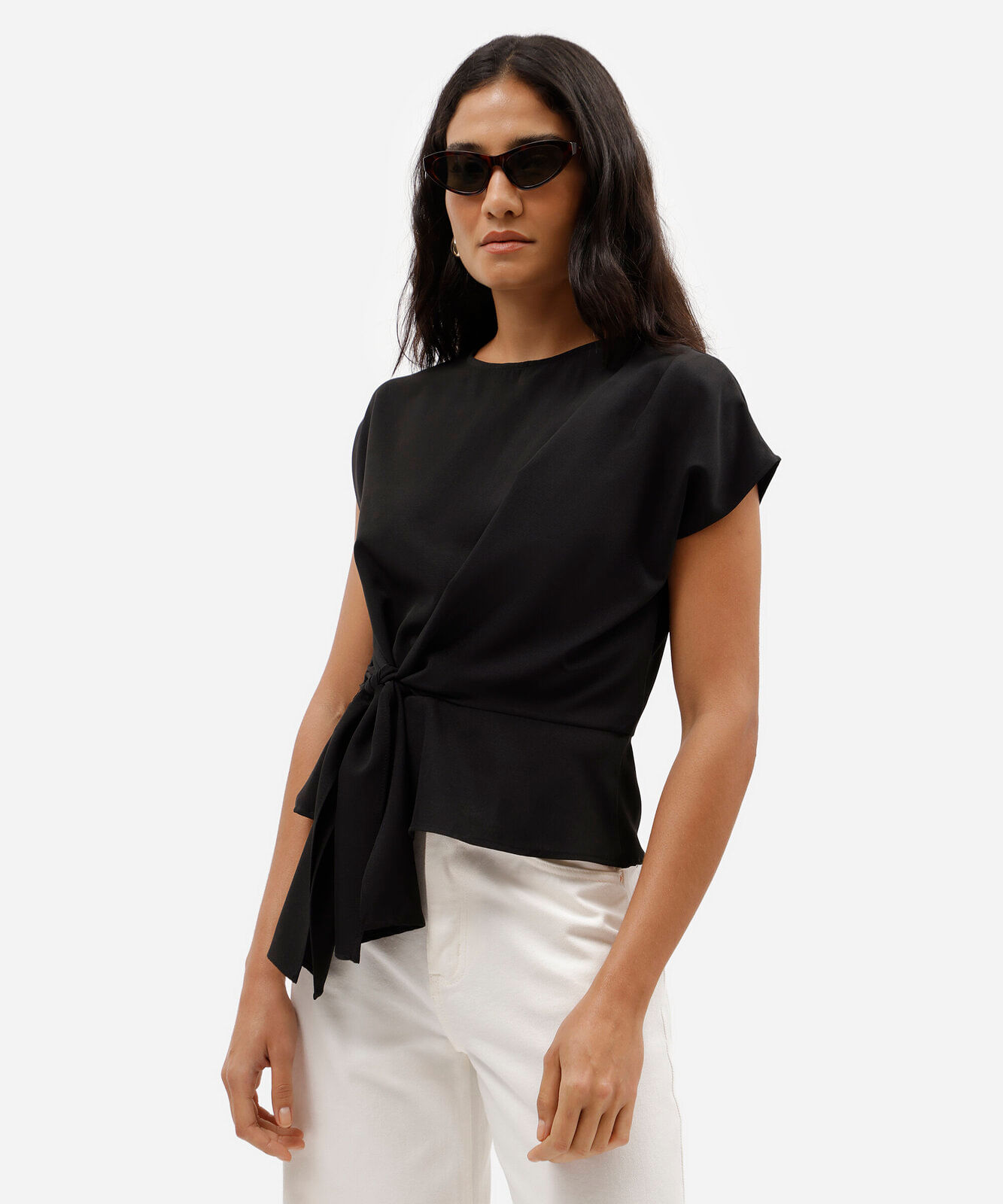 blusa feminina com amarração manga curta preta