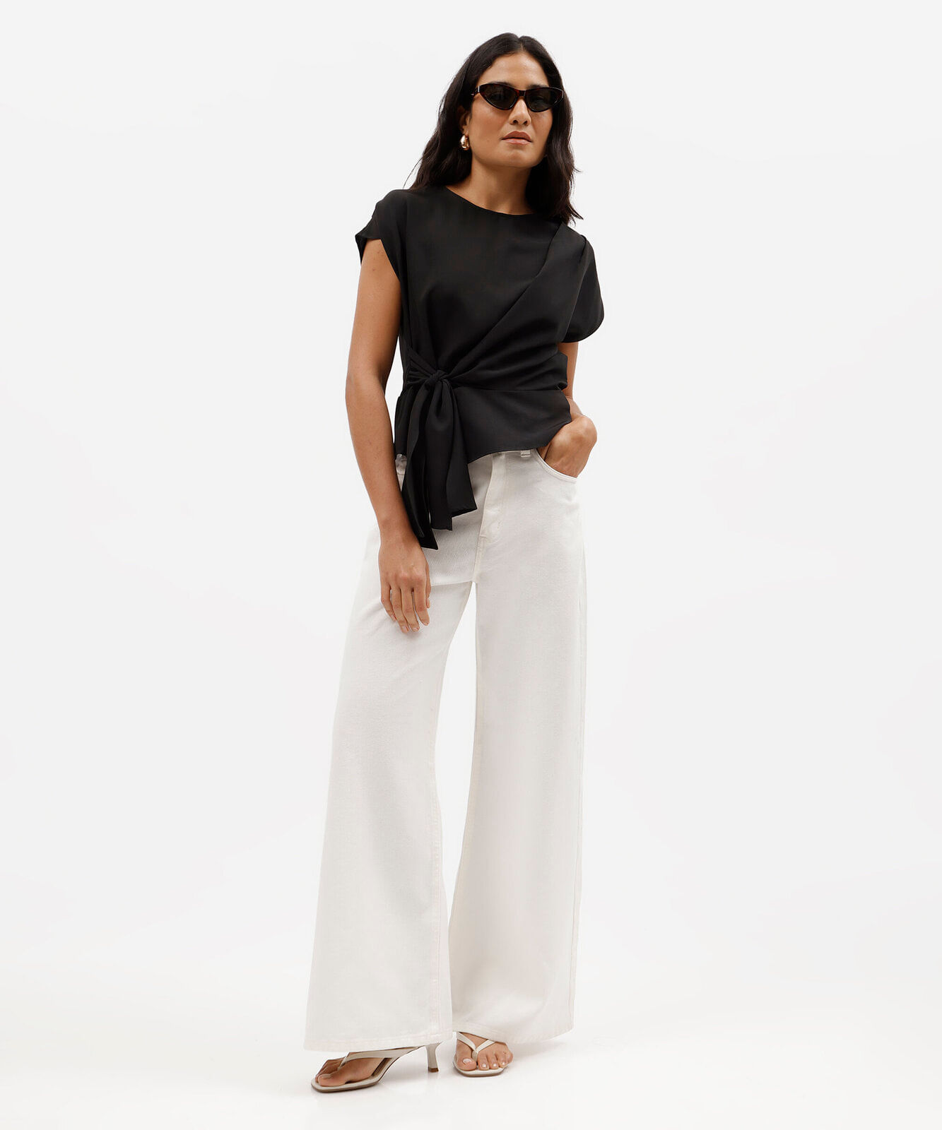 blusa feminina com amarração manga curta preta