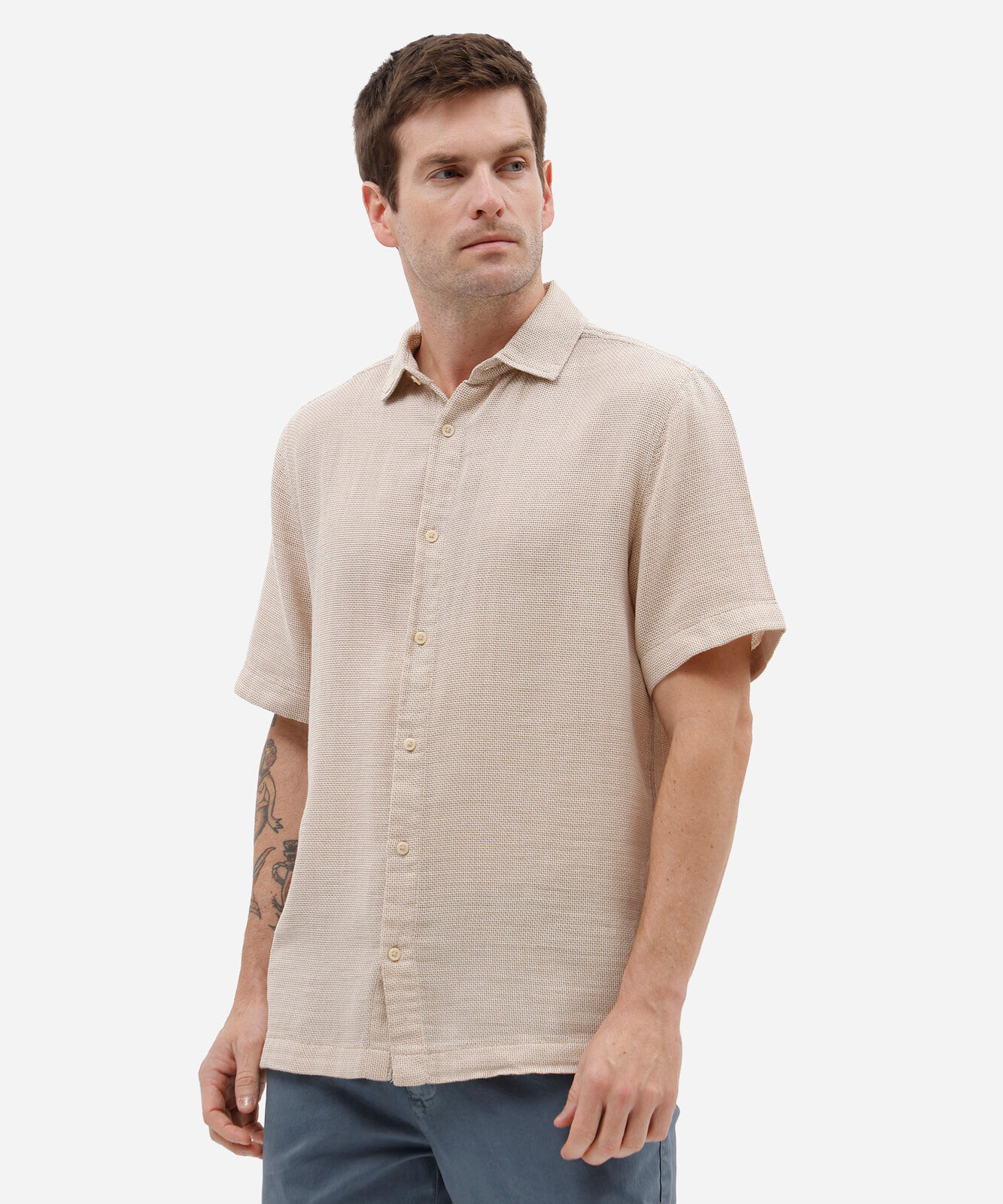 camisa masculina manga curta comfort texturizada bege