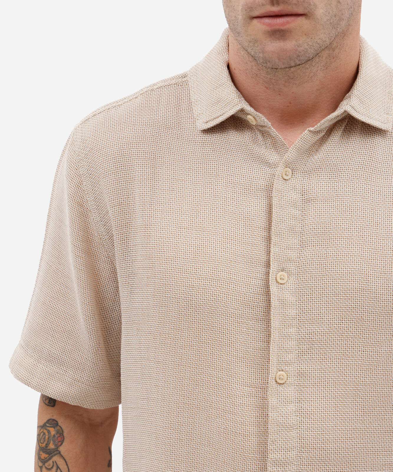 camisa masculina manga curta comfort texturizada bege