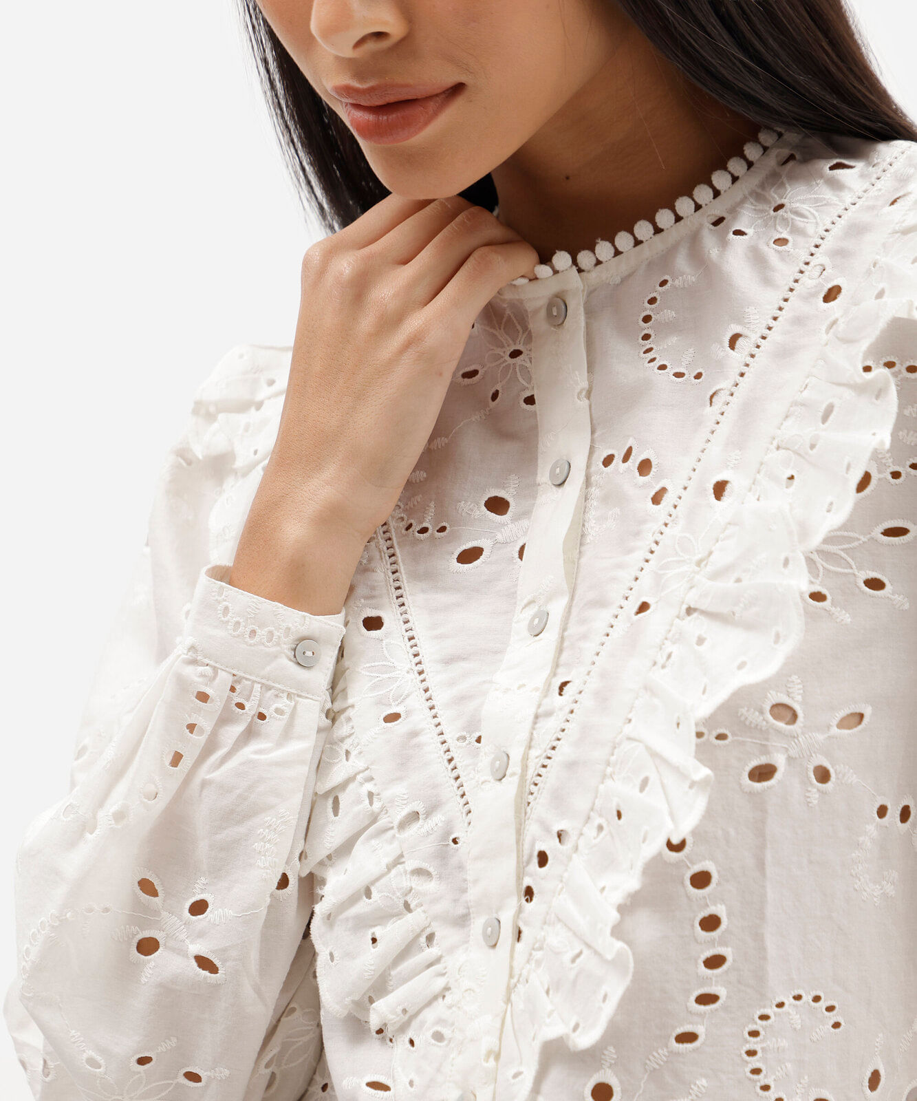 camisa feminina de laise manga longa com babado off white