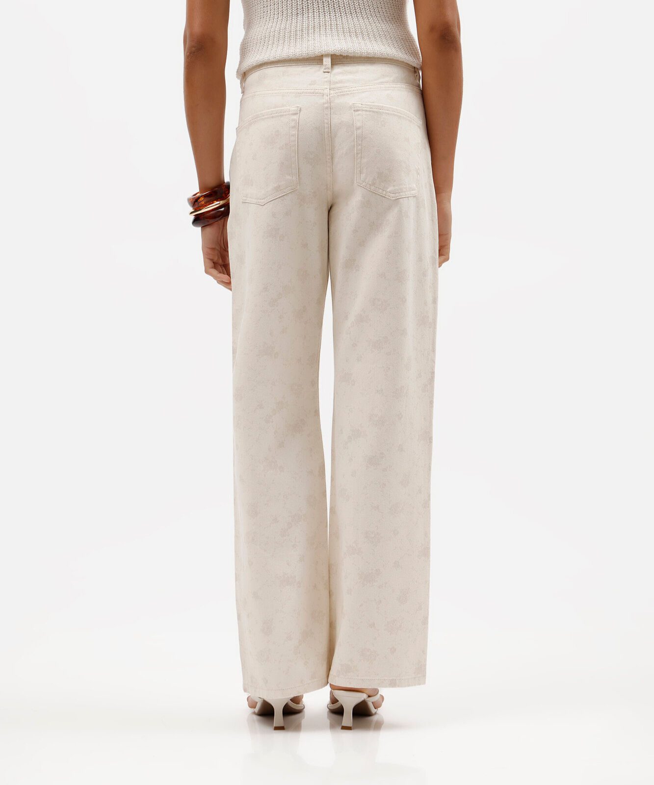 calça wide leg slim feminina de sarja floral bege