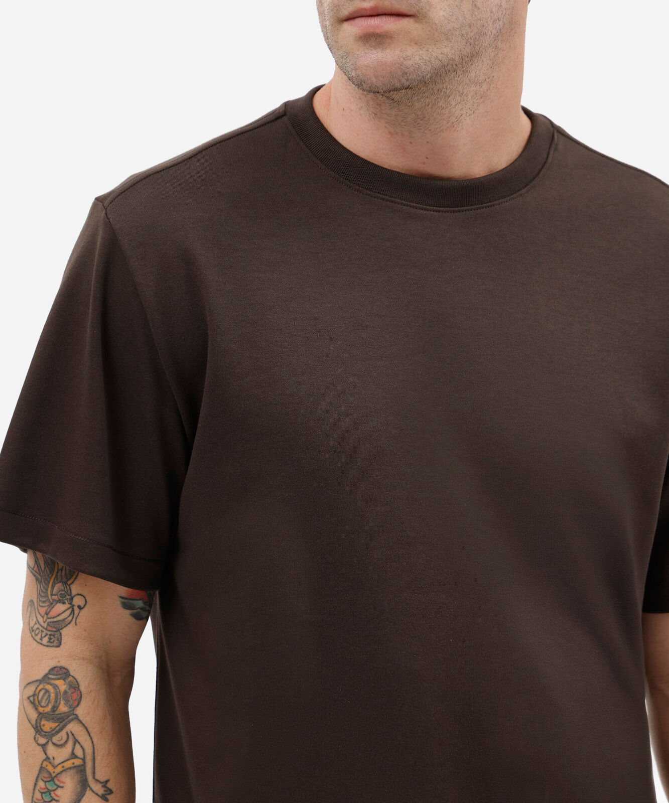 camiseta masculina comfort de malha interlock lisa marrom