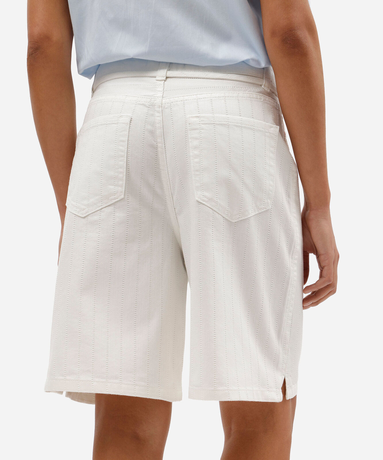 bermuda feminina de sarja com cordão cintura média off white