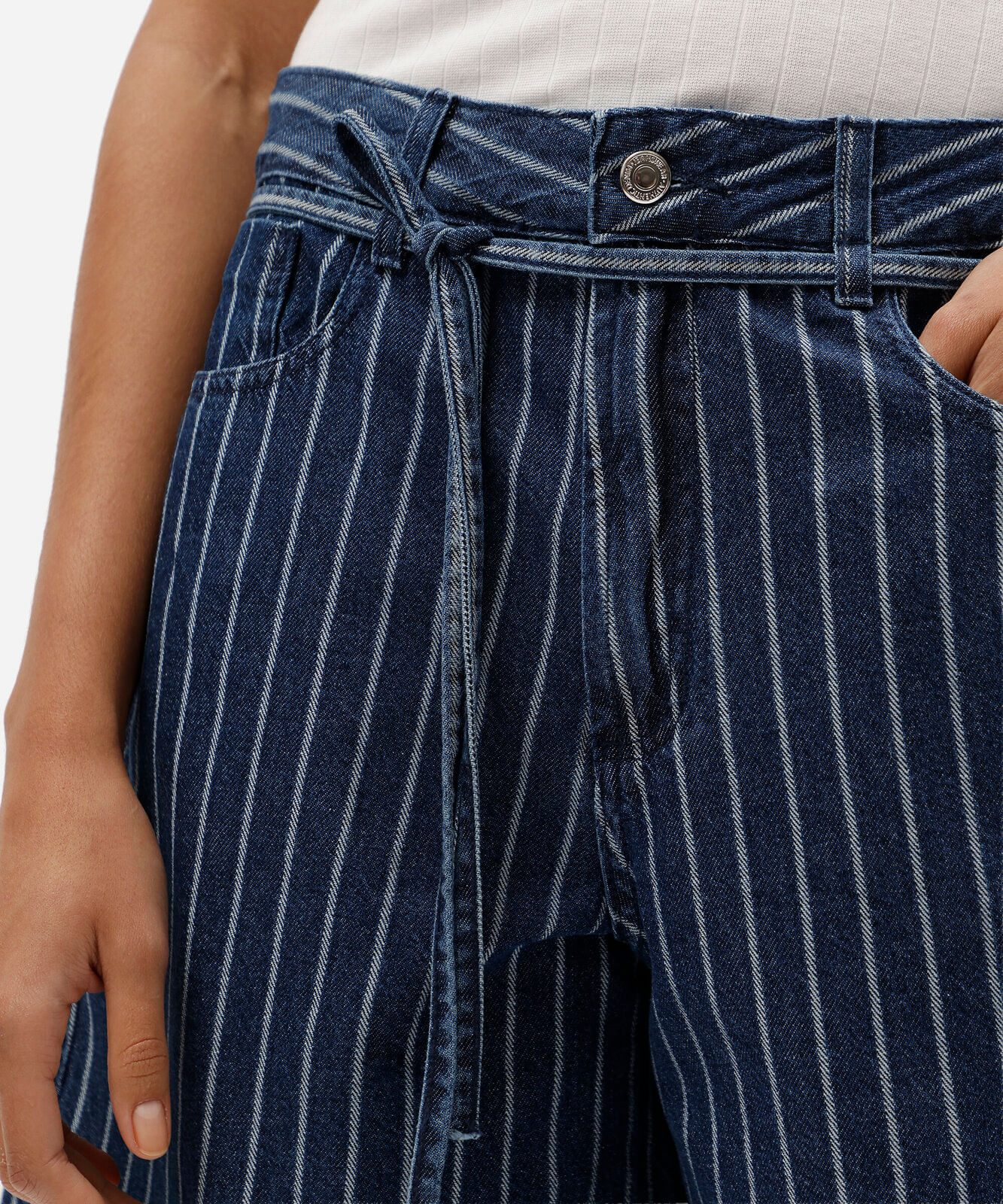 bermuda feminina jeans com cordão cintura média listrada azul