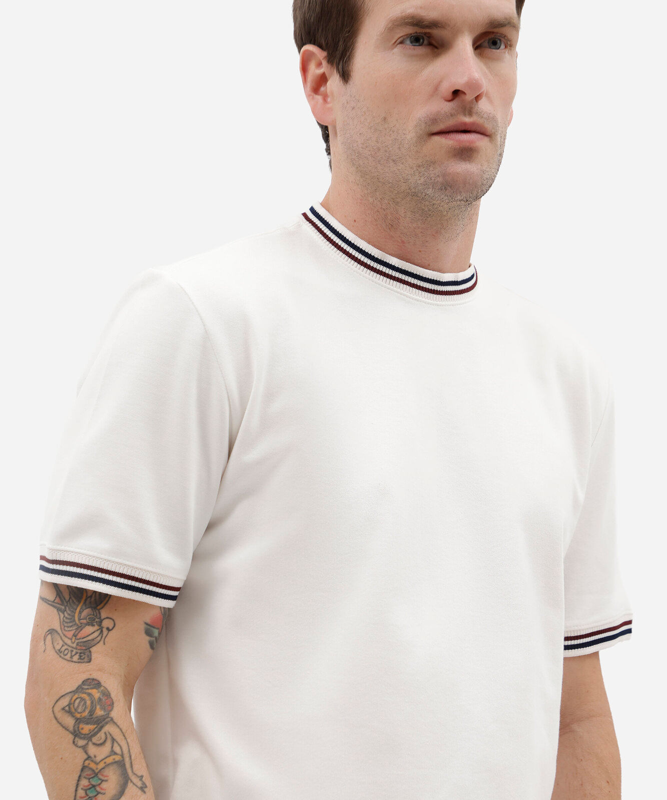 camiseta masculina com algodão e listras manga curta off white