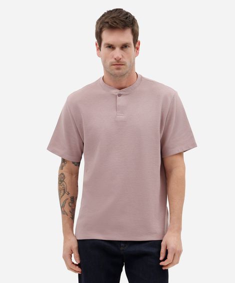 camiseta masculina com algodão manga gola henley texturizada lilás