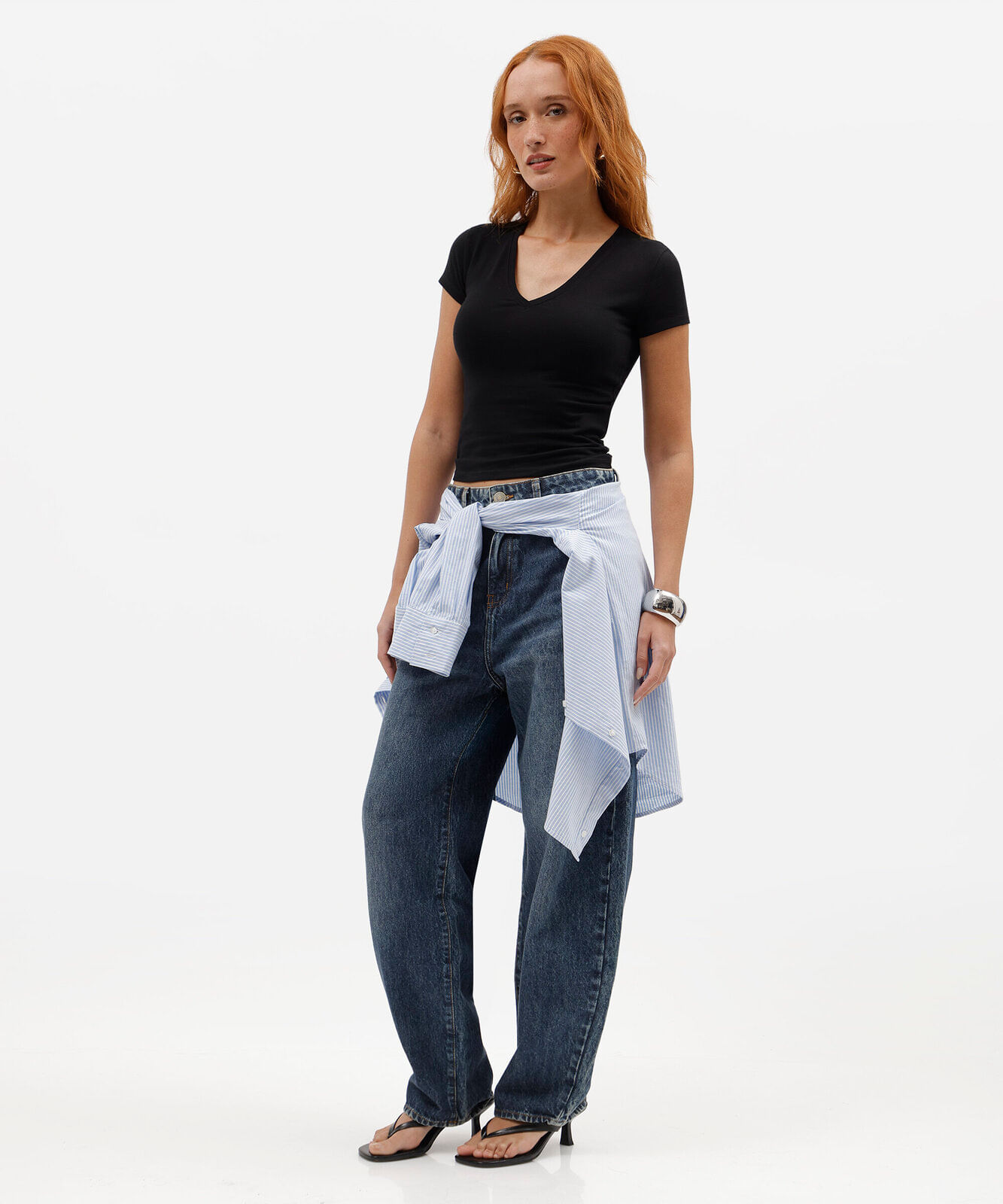 camiseta básica feminina de algodão com decote v preta