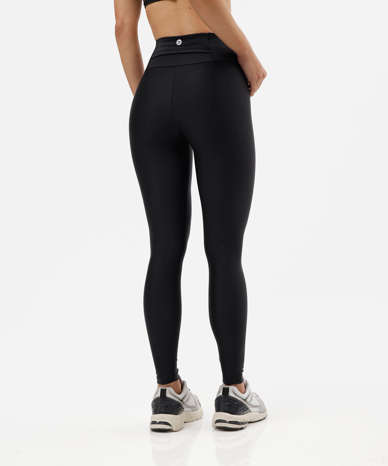calça legging esportiva feminina de poliamida com bolso preta
