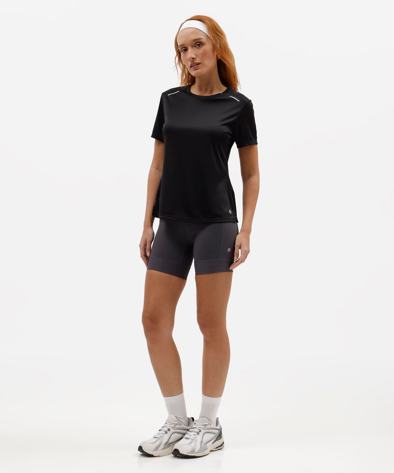 camiseta esportiva feminina manga curta com refletivo preta