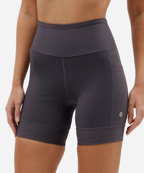 bermuda feminina esportiva com bolsos cinza