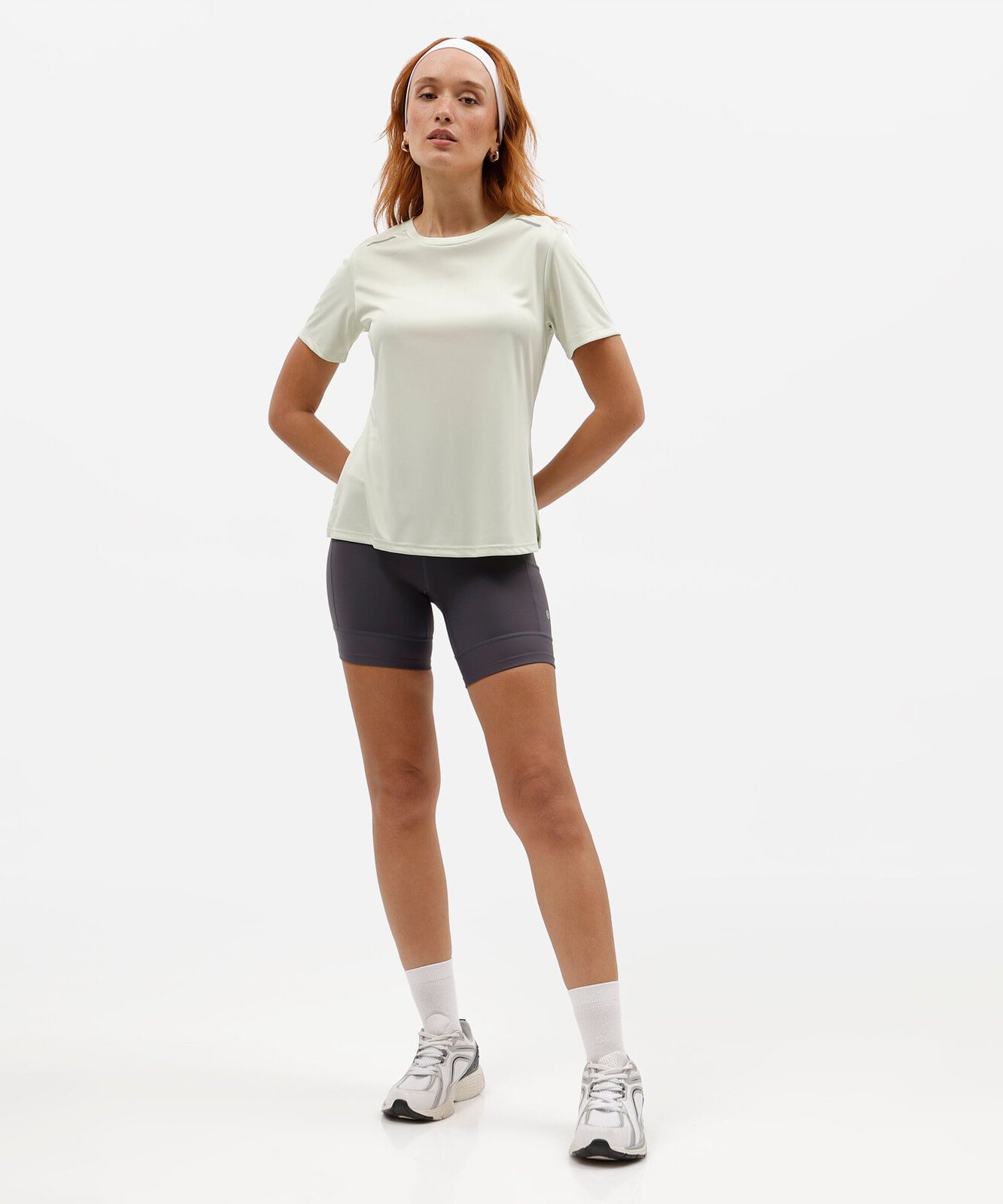 camiseta esportiva feminina manga curta com refletivo verde