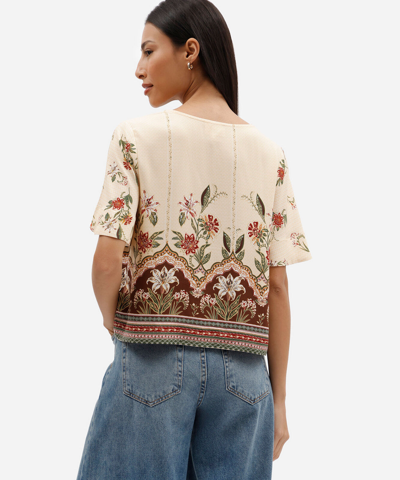 blusa feminina de viscose decote manga curta floral bege