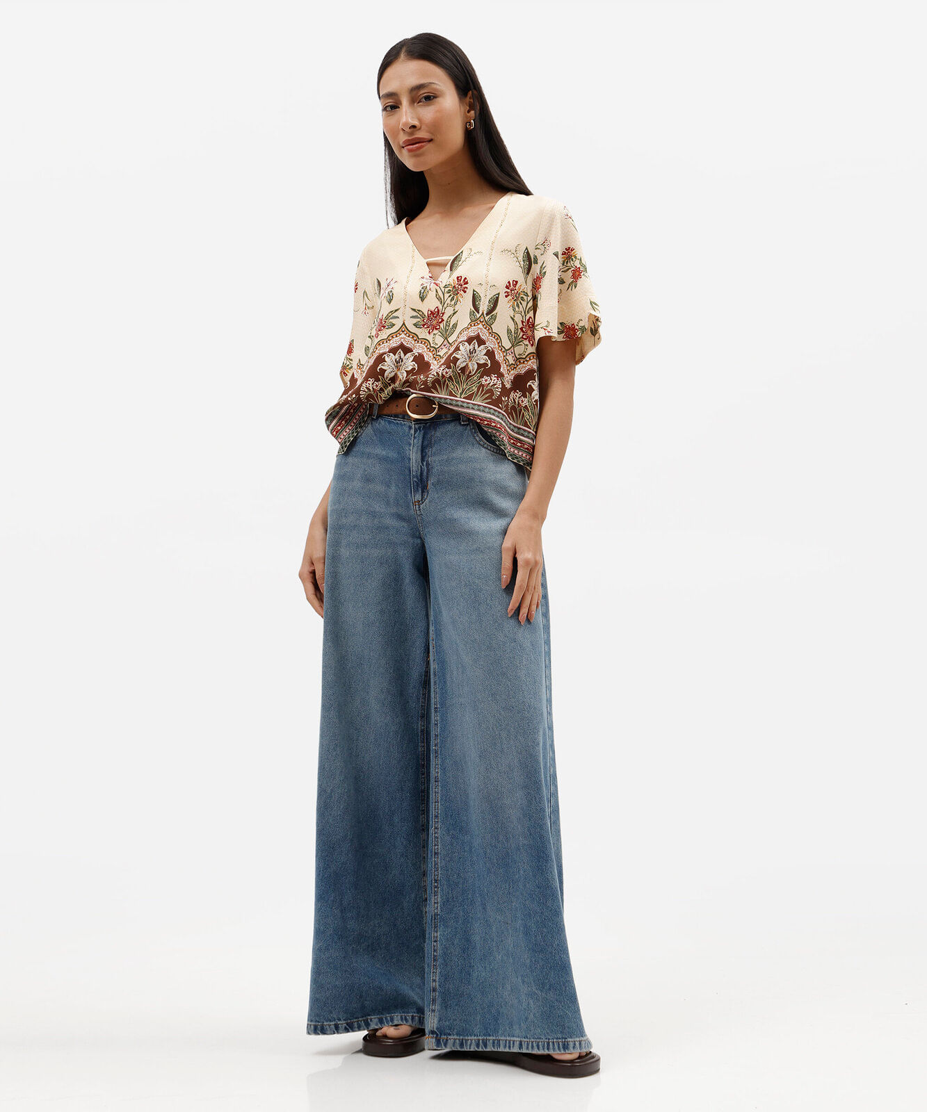blusa feminina de viscose decote manga curta floral bege