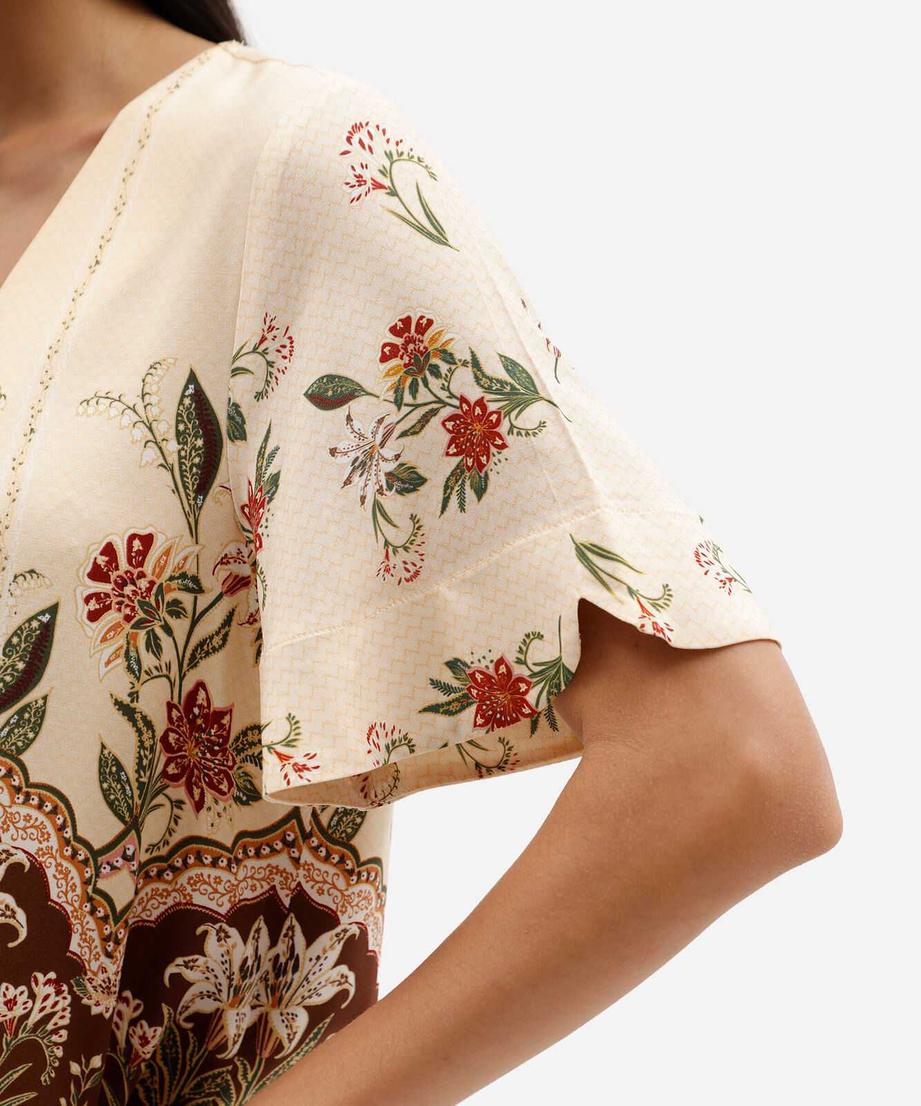 blusa feminina de viscose decote manga curta floral bege