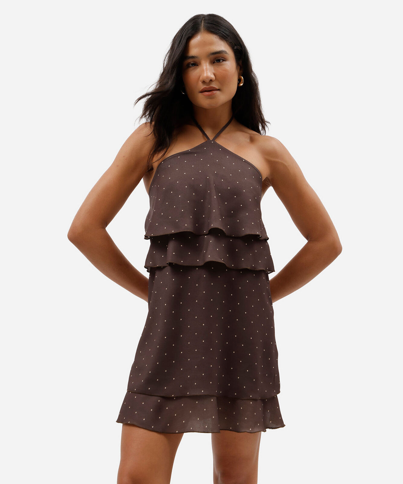 vestido curto frente única com babados poá marrom