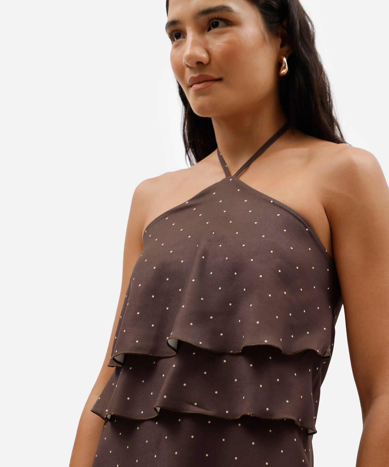 vestido curto frente única com babados poá marrom