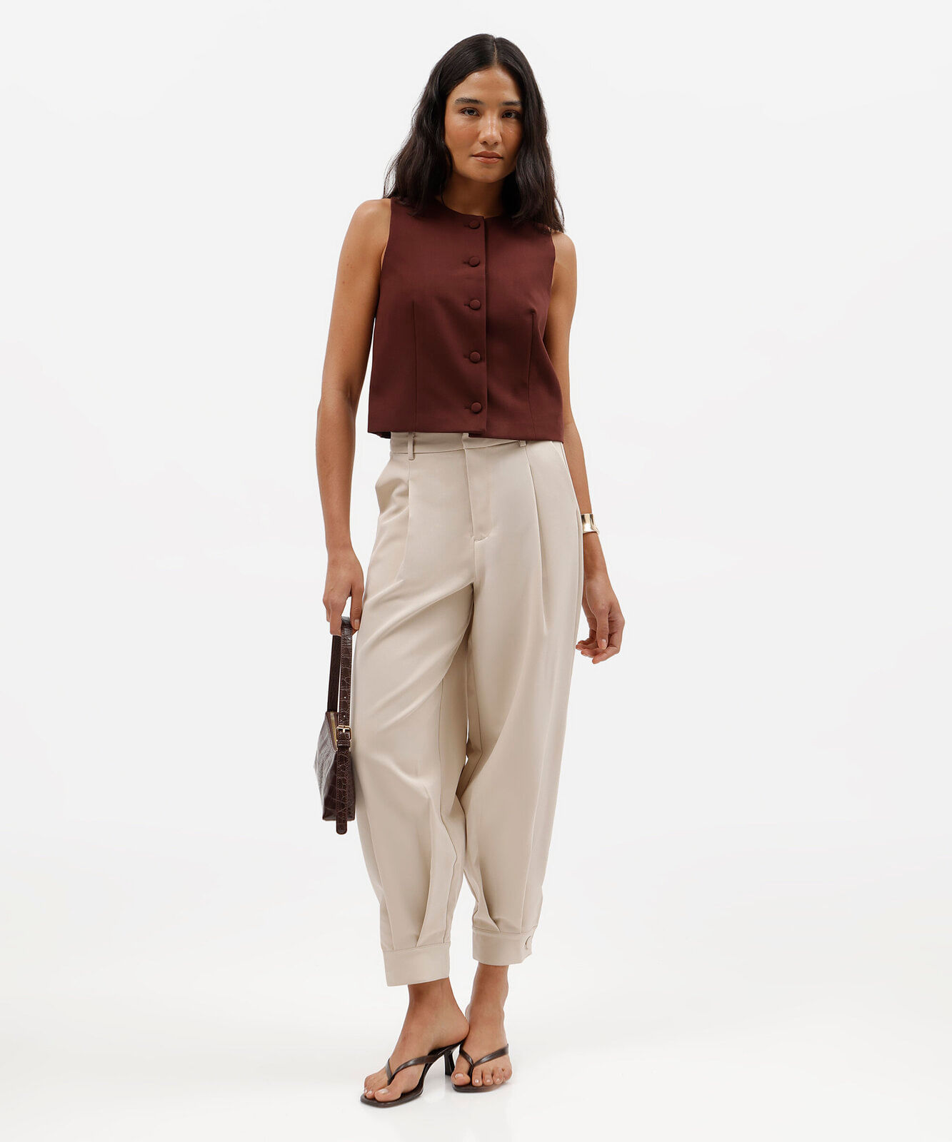 calça de alfaiataria aladim feminina com pregas bege