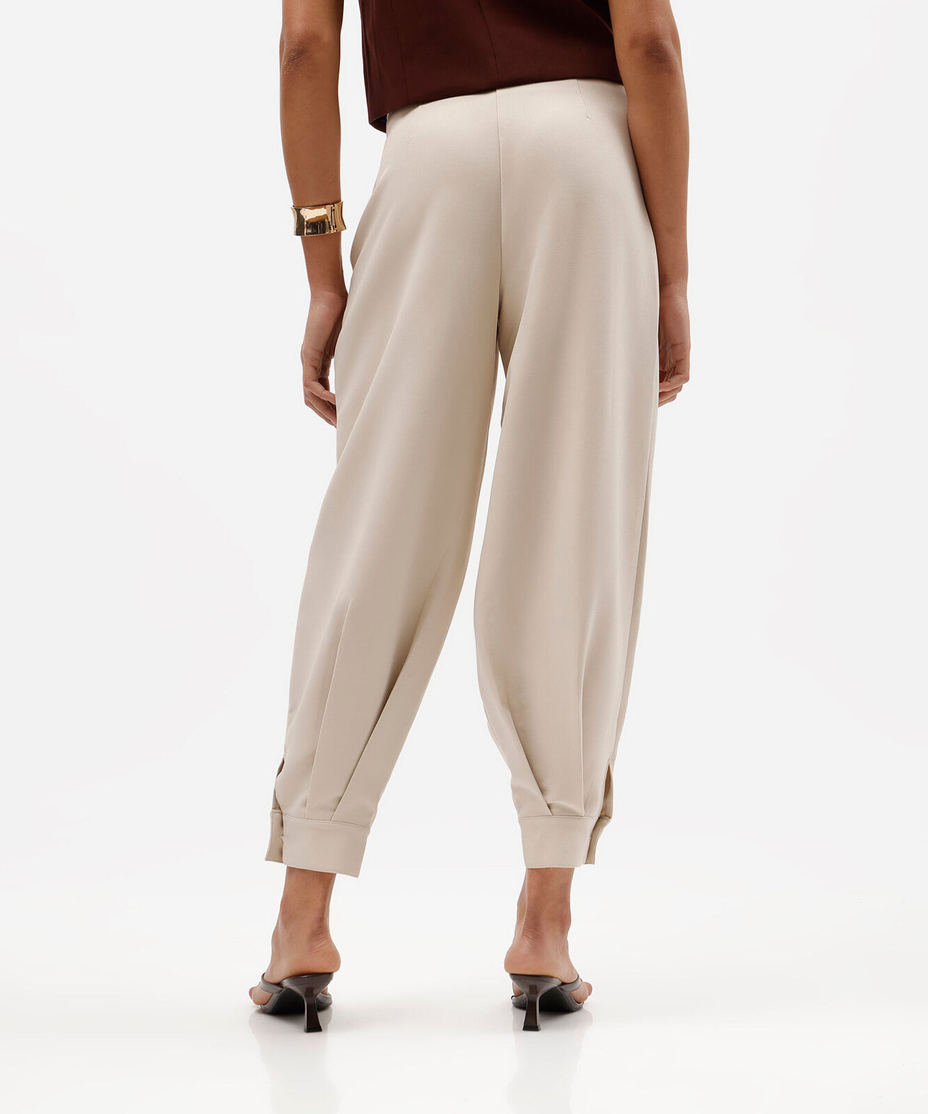 calça de alfaiataria aladim feminina com pregas bege