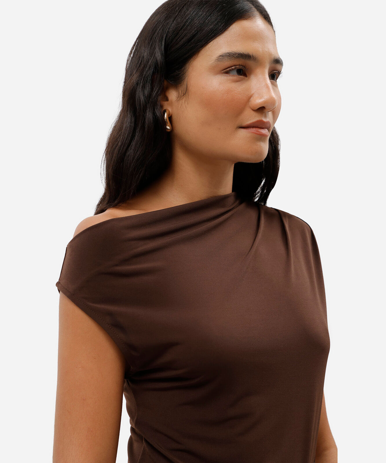 blusa feminina franzida assimétrica marrom