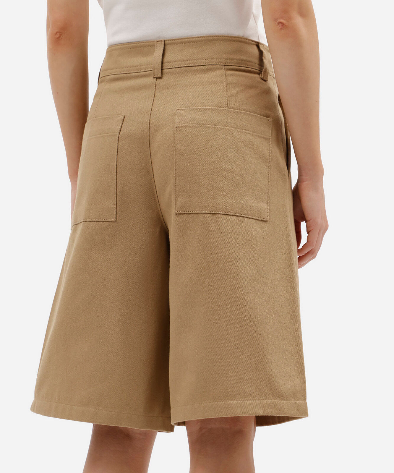 bermuda jorts feminina de sarja com pregas cintura média bege