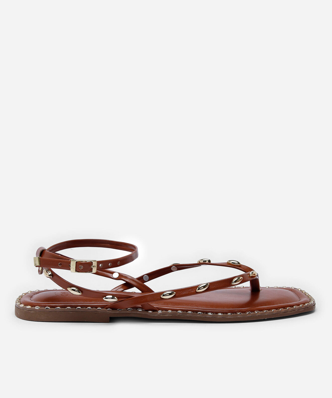 rasteirinha flat com tiras finas e tachas marrom