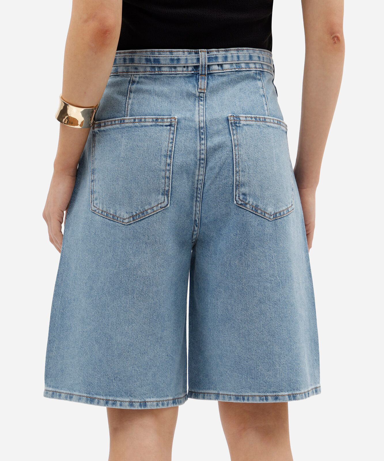 bermuda reta feminina jeans cintura média com cinto azul