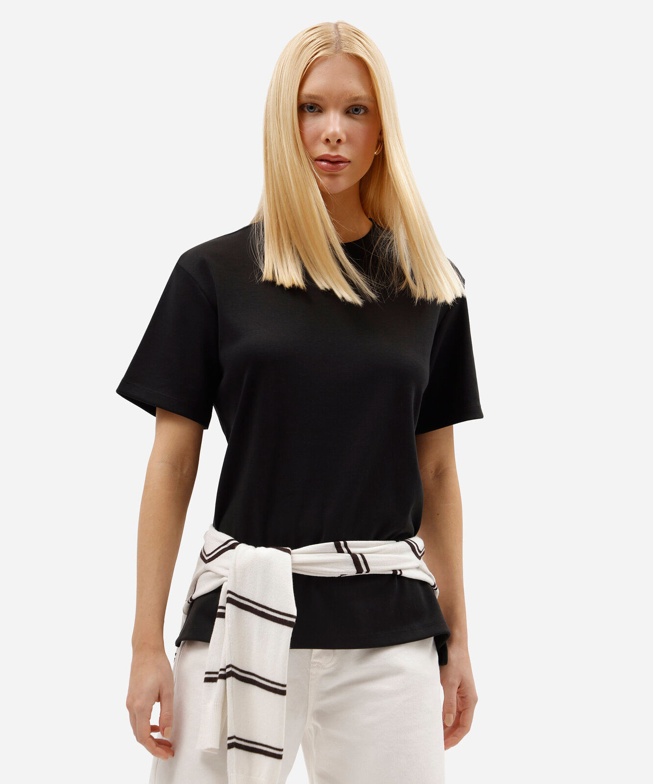 camiseta básica feminina de algodão peruano oversized com fendas  preta