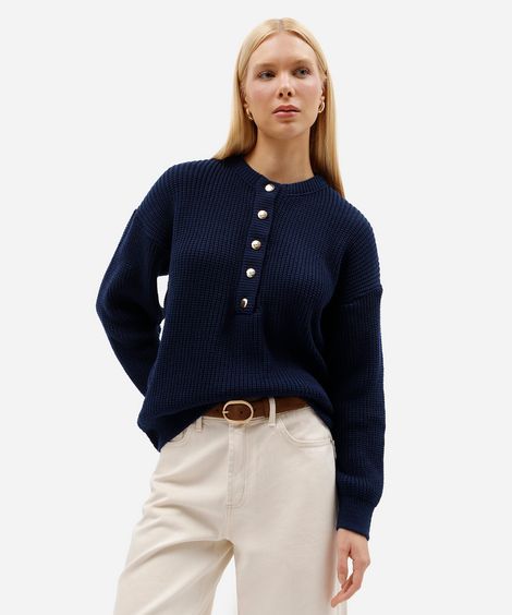 suéter feminino de tricot canelado com gola alta e botões azul