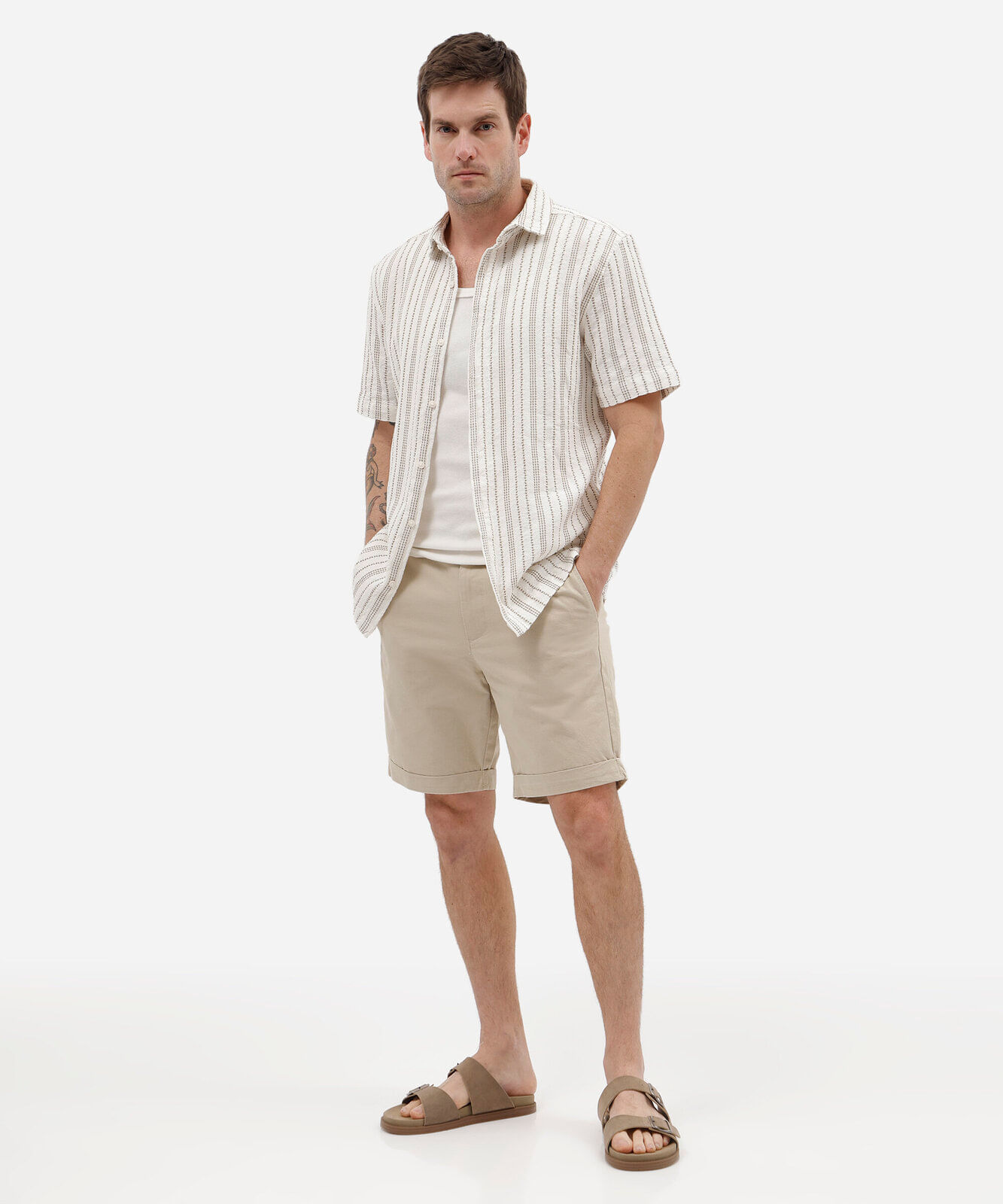 bermuda chino reta masculina de sarja bege
