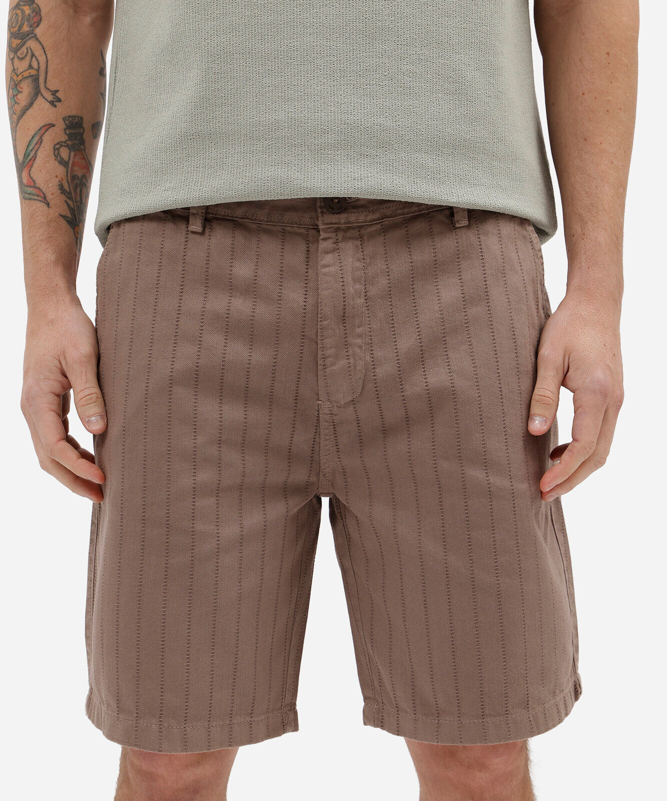 bermuda masculina de sarja listrada marrom
