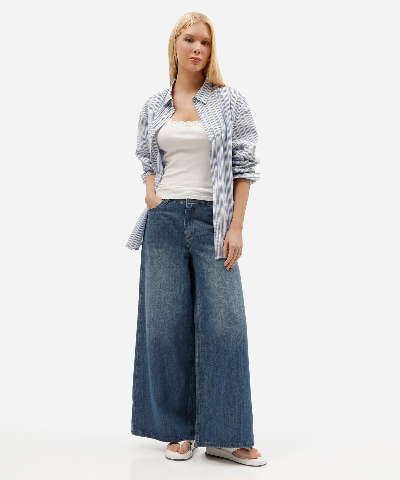 regata feminina de algodão com renda canelada off white