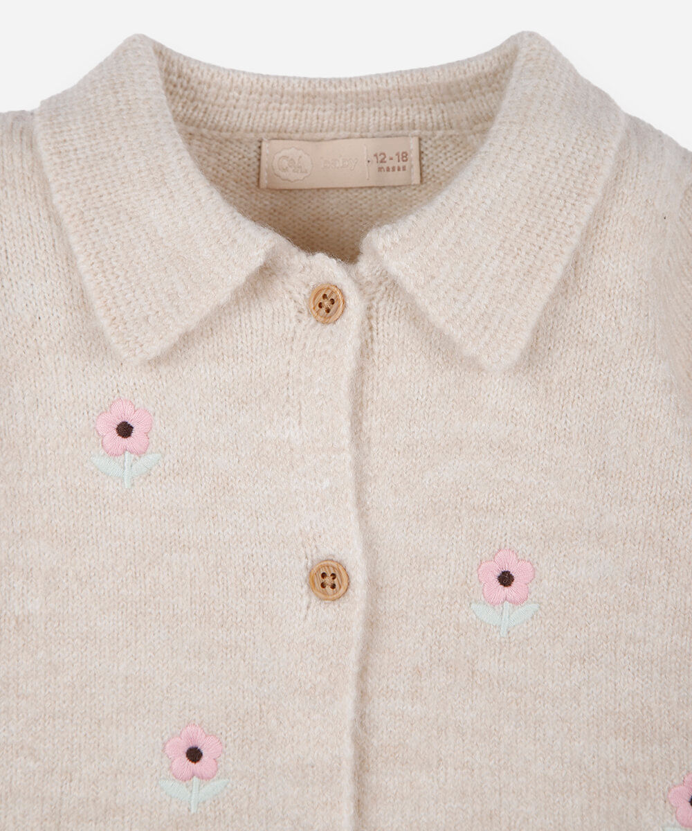 casaco infantil de tricot com gola boneca e bordado floral bege