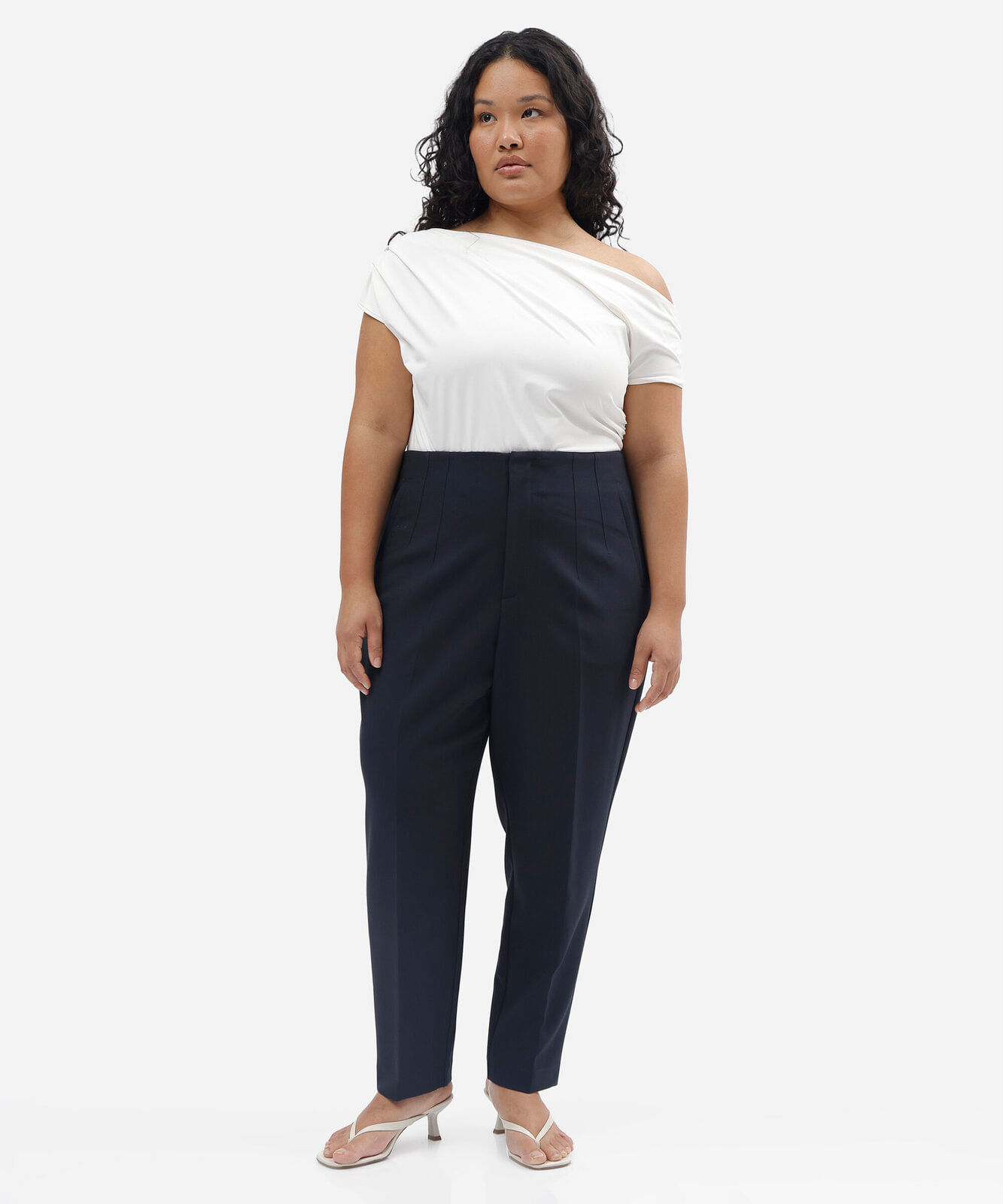 blusa feminina de poliamida assimétrica franzida plus size off white