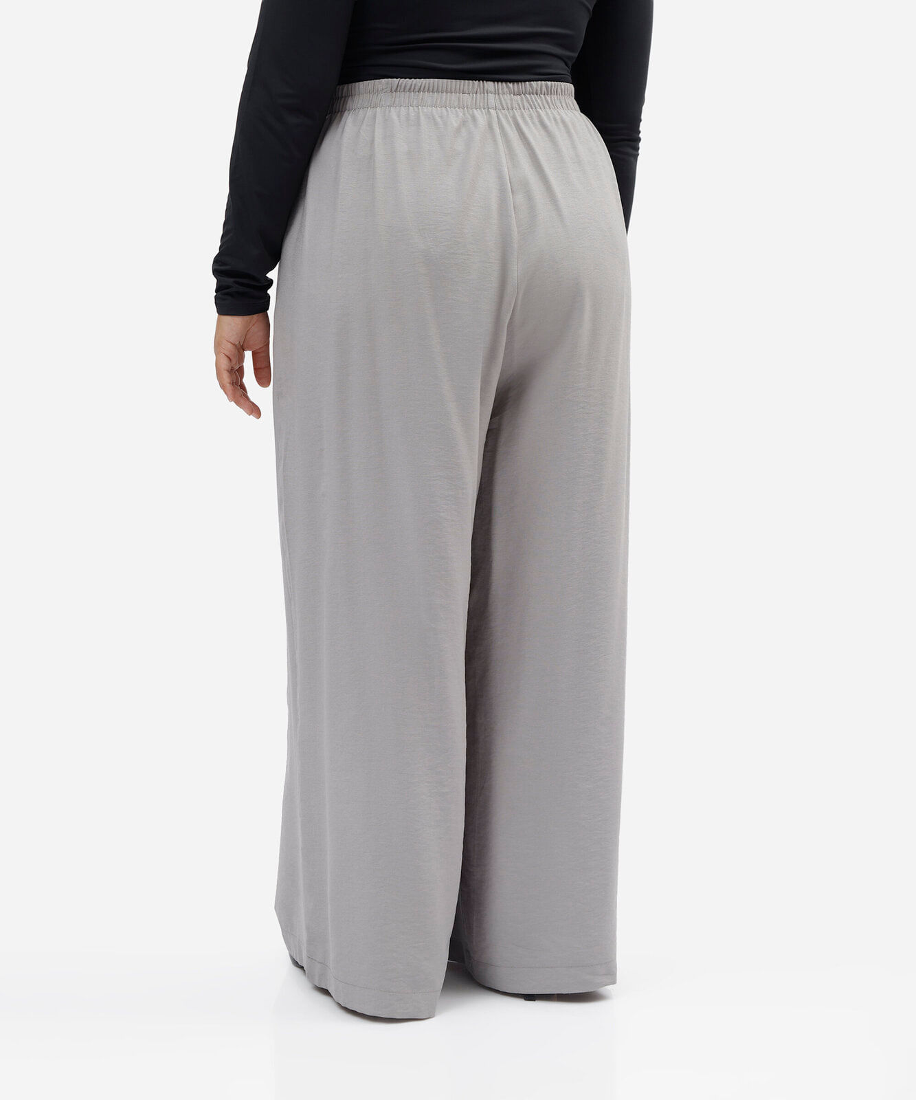 calça alfaiataria com prega e bolso plus size cinza