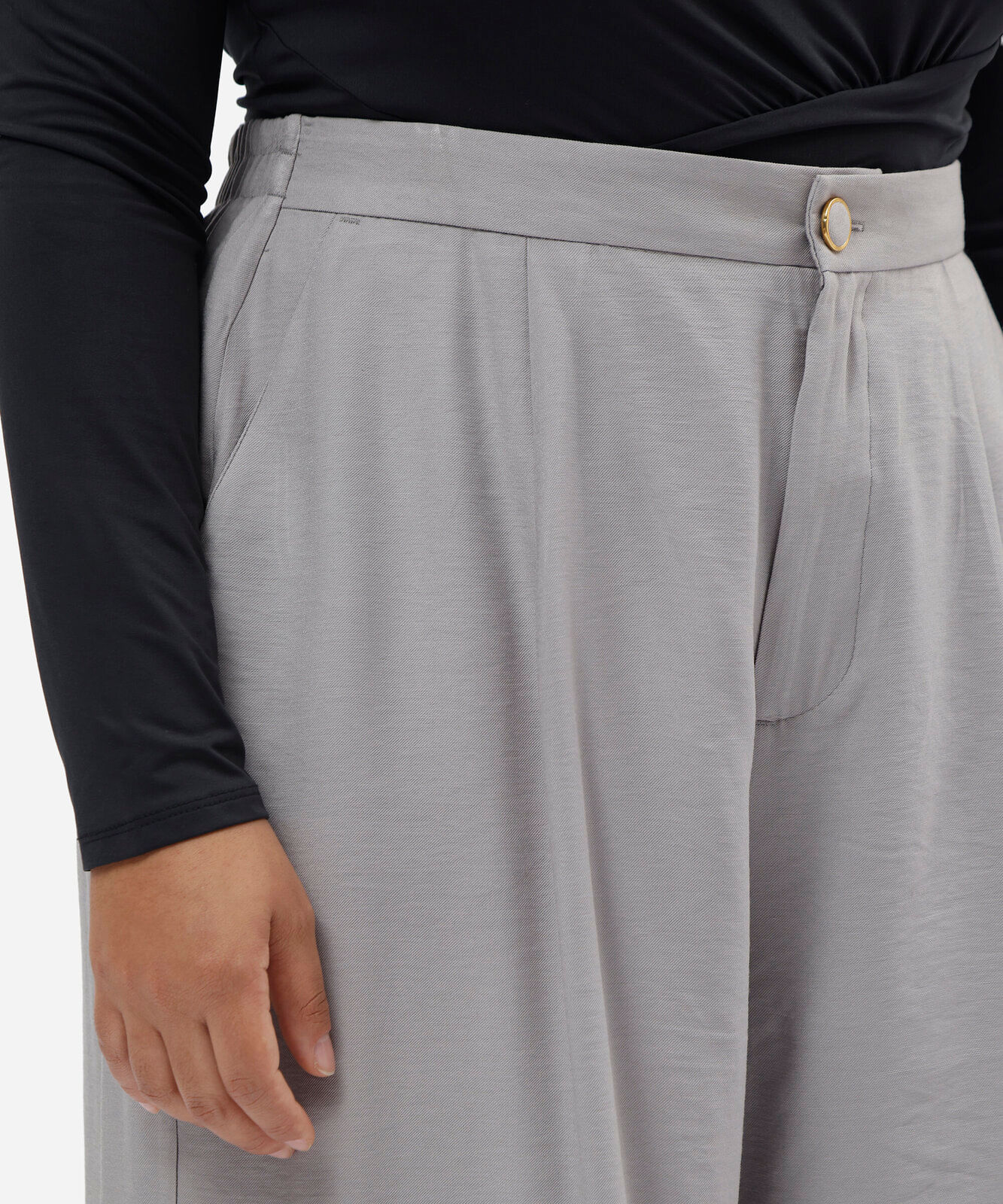 calça alfaiataria com prega e bolso plus size cinza