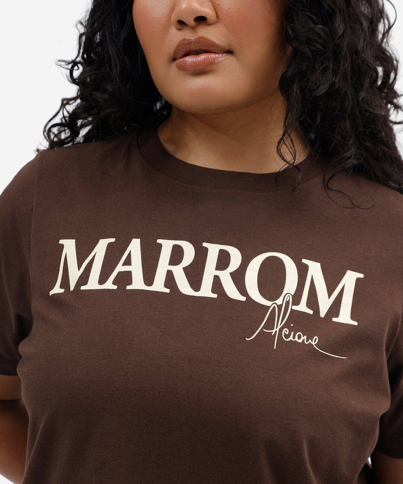 camiseta feminina de algodão manga curta alcione plus size marrom