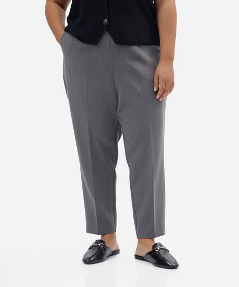 calça reta de alfaiataria feminina com pences plus size cinza