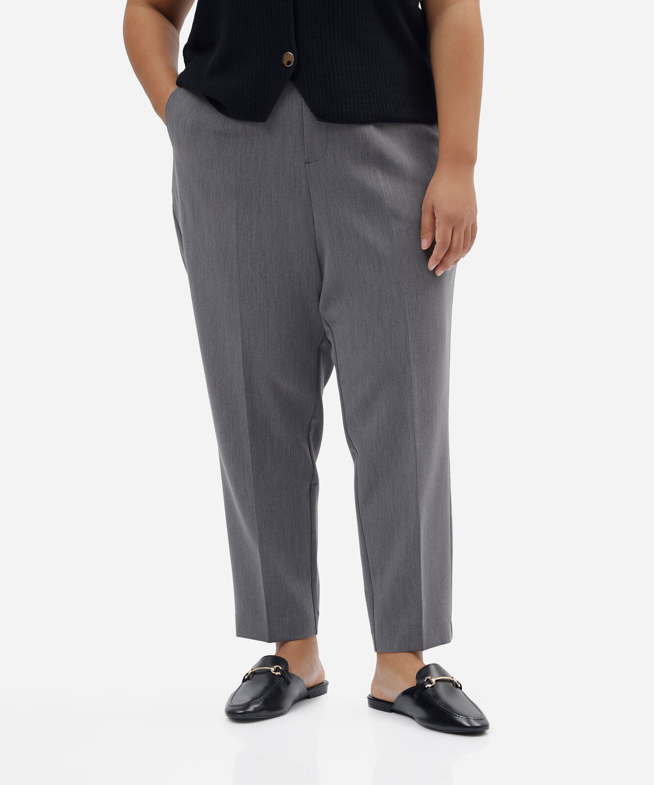 calça reta de alfaiataria feminina com pences plus size cinza