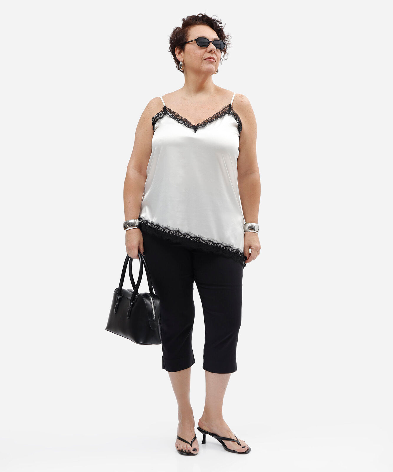 regata alça fina feminina com renda acetinada plus size off white