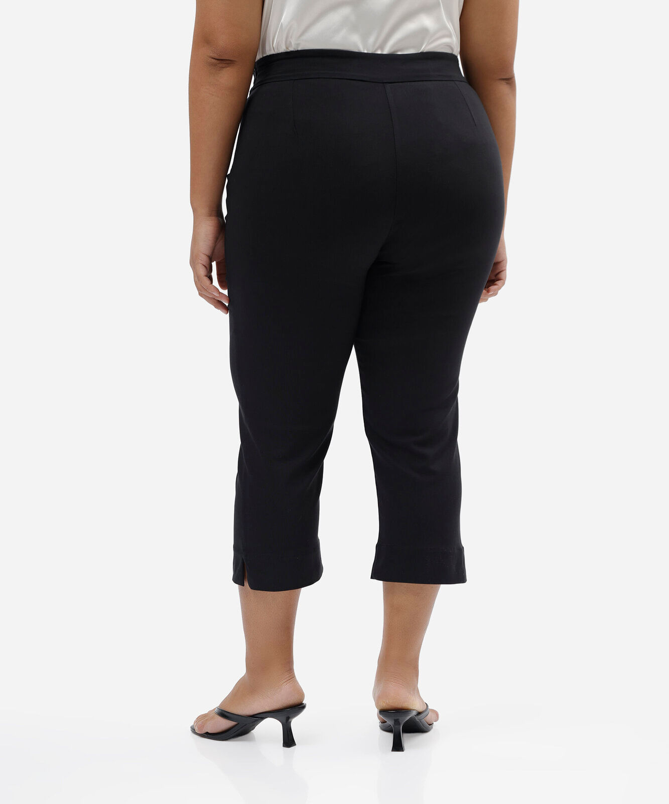 calça capri feminina com viscose plus size preta