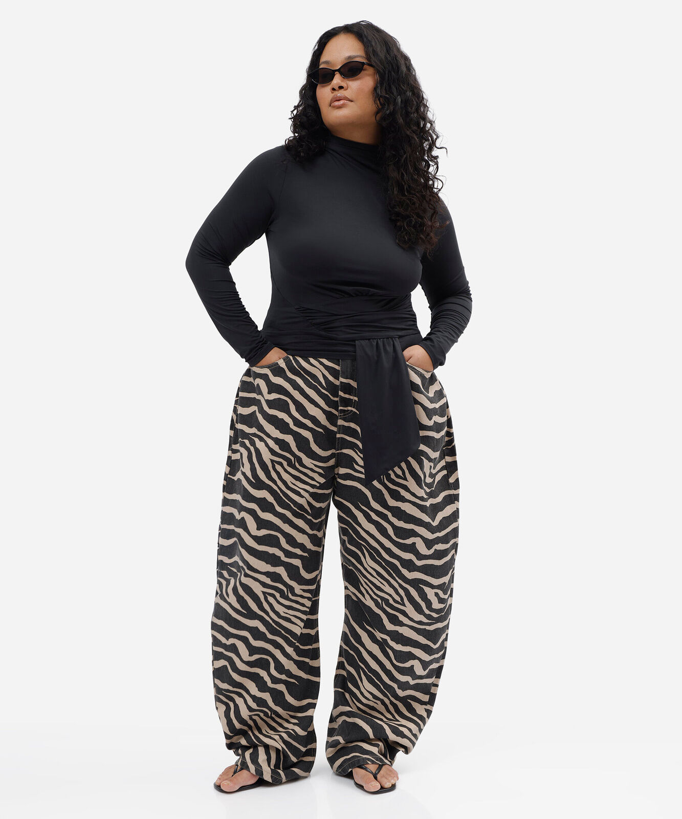 calça barrel feminina de sarja animal print mindset plus size colorida