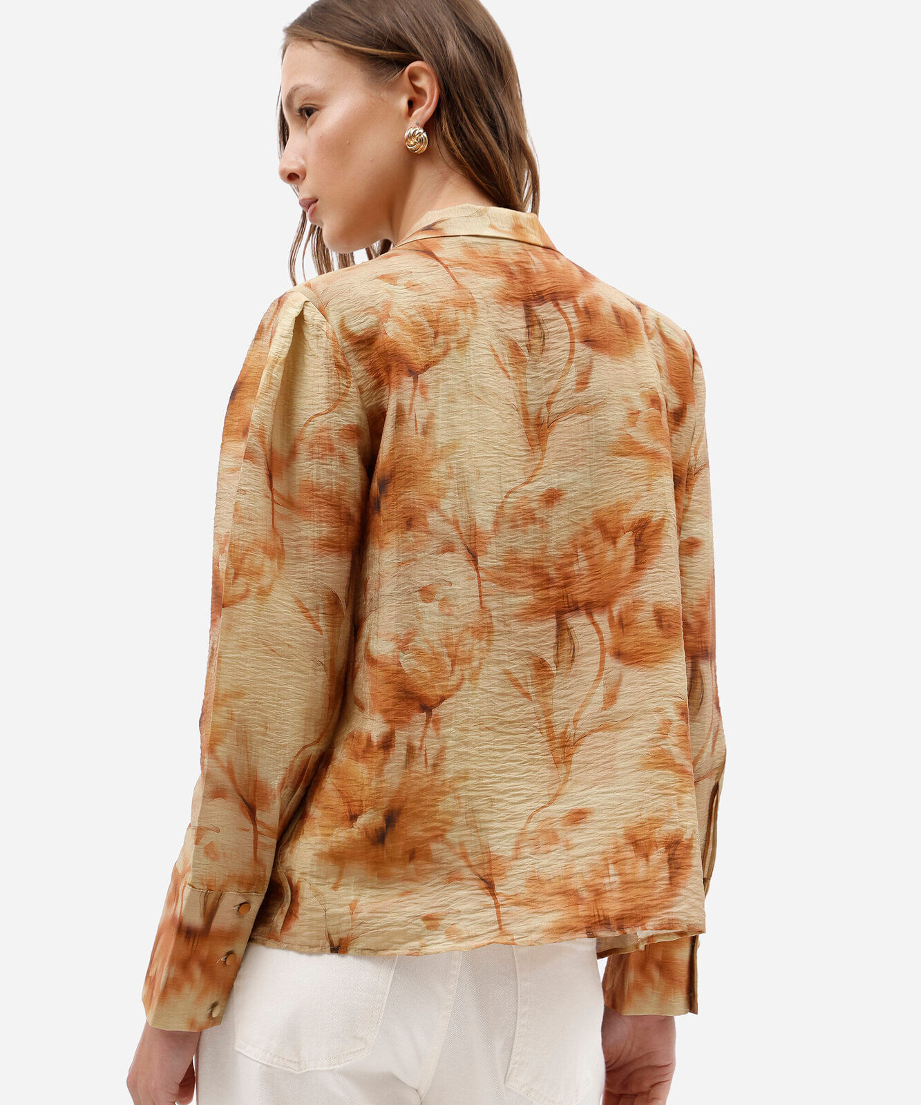 blusa feminina com liocel gola laço manga longa texturizada floral amarela