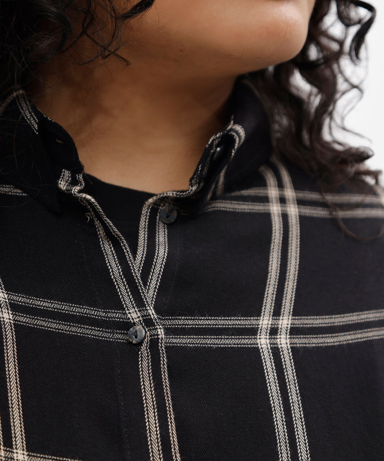 camisa feminina de viscose manga longa xadrez plus size preta