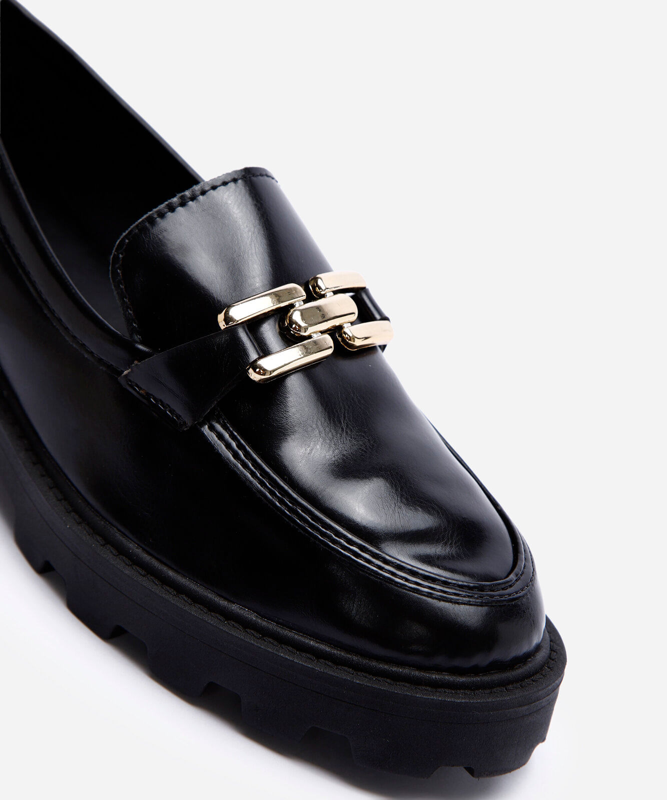 mocassim flatform tratorado com fivela preto